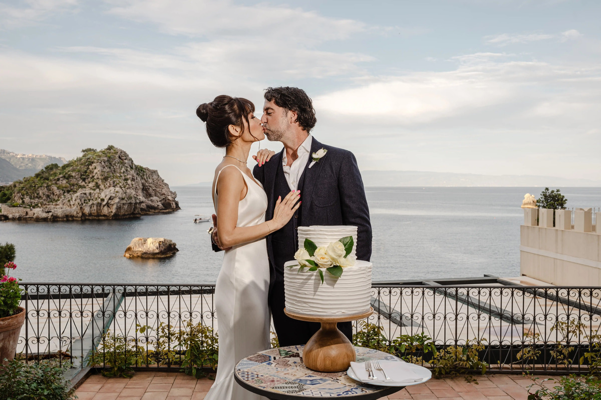 Elopement couple cutting cake with sea view in Sicily